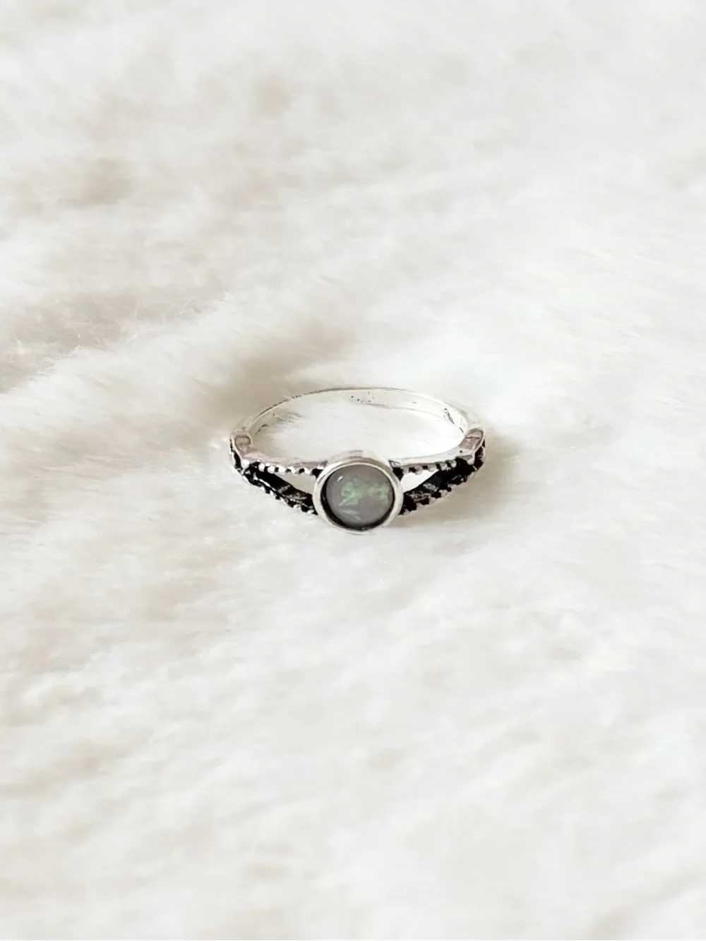 5/$15 🩷 MUST BUNDLE Silver Black Band Ring with Opal Accent